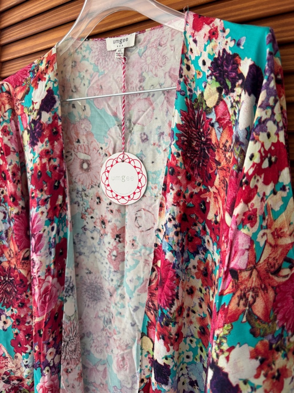 UMGEE Beautiful Floral Print Kimono in Pink, Aqua, White - Picture 3 of 5